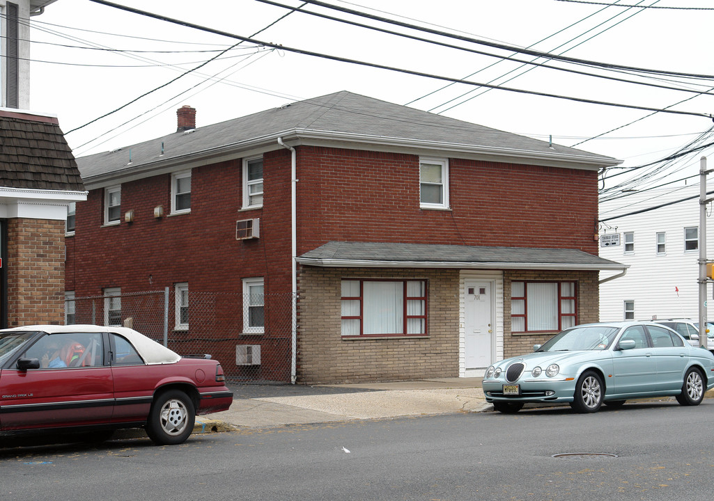 701 Ridge Rd in Lyndhurst, NJ - Building Photo