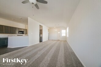 11021 Patriot Ct in Cleveland, TX - Foto de edificio - Building Photo