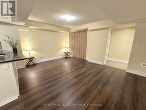 7 Applewood Ln in Toronto, ON - Building Photo - Building Photo