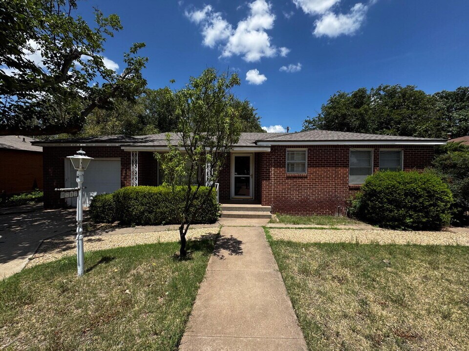 3806 23rd St in Lubbock, TX - Foto de edificio