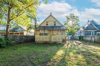 1329 N Wellington Pl in Wichita, KS - Building Photo - Building Photo