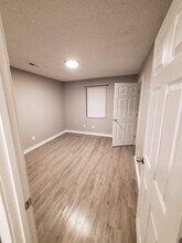 7109 Orchard Ct-Unit -7109-D in Pleasant Valley, MO - Foto de edificio - Building Photo