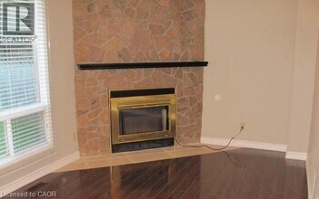 63 Glenvalley Dr in Cambridge, ON - Building Photo - Building Photo