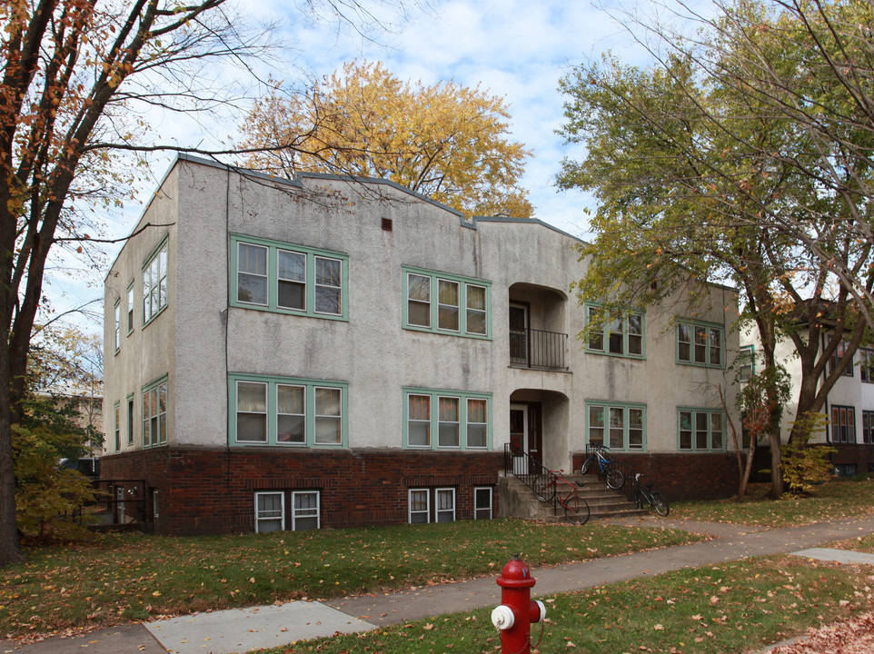 3952 Elliot Ave S in Minneapolis, MN - Foto de edificio