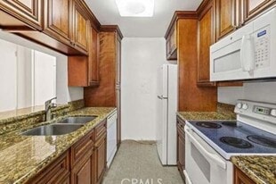 5460 White Oak Ave, Unit A318 in Encino, CA - Building Photo