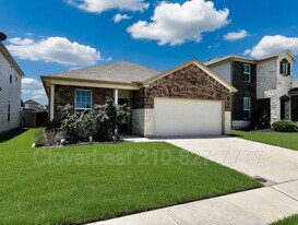 452 Holly Bush in New Braunfels, TX - Building Photo