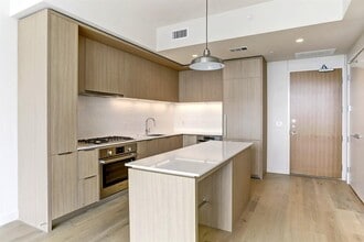 44 East Ave in Austin, TX - Foto de edificio - Building Photo