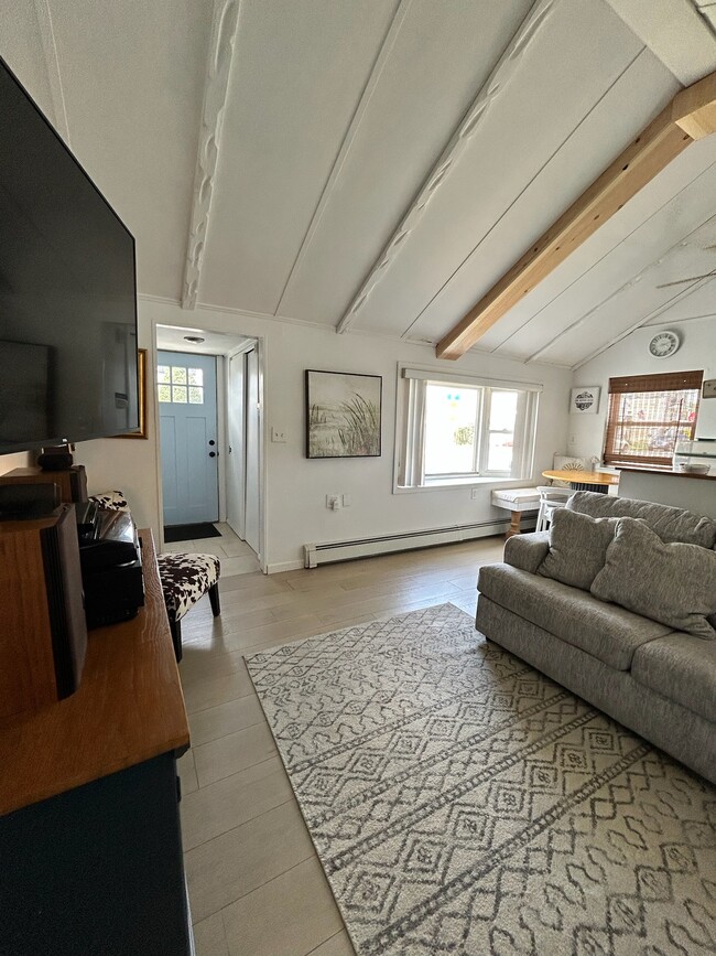800 S 6th St in Lindenhurst, NY - Building Photo - Building Photo