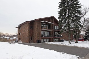 691-693 Ellesmere Rd in Toronto, ON - Building Photo