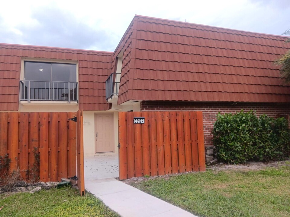 3319 Spanish Wells Dr in Delray Beach, FL - Foto de edificio