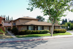 11761 Garden Grove Blvd Apartamentos