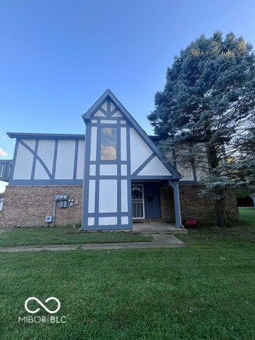 3674 Newgate Ln in Indianapolis, IN - Foto de edificio