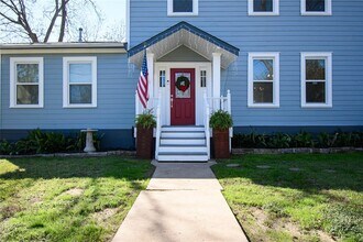 307 Walnut Dr E in Austin, TX - Building Photo - Building Photo