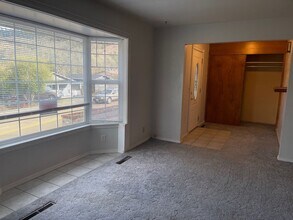 650 SE Ramp Rd in Roseburg, OR - Building Photo - Building Photo