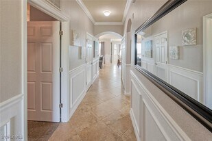 9731 Acqua Ct in Naples, FL - Building Photo