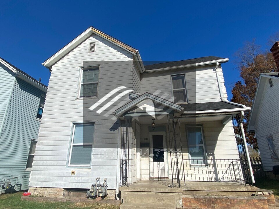 721 E Pearl St in Miamisburg, OH - Building Photo