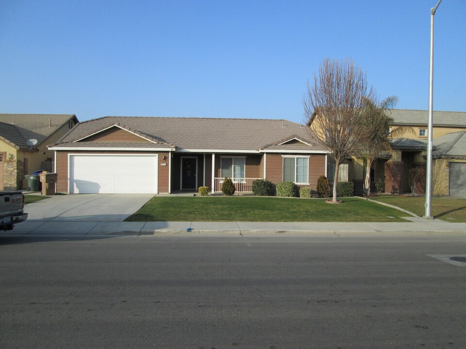 9112 Broadway Ave in Bakersfield, CA - Building Photo