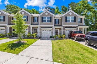 8113 Murray Br Dr in Charlotte, NC - Building Photo