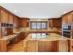 7210 Juniper Ave in Excelsior, MN - Building Photo - Building Photo