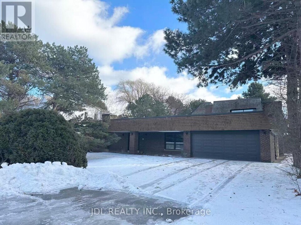 17 Fairway Heights Crescent in Markham, ON - Building Photo