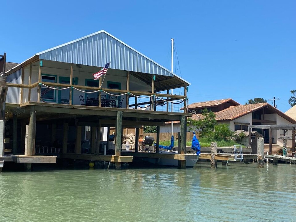 829 N Yturria St in Port Isabel, TX - Foto de edificio