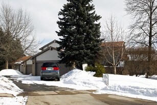 5876 Ryewyck Dr in Toledo, OH - Building Photo