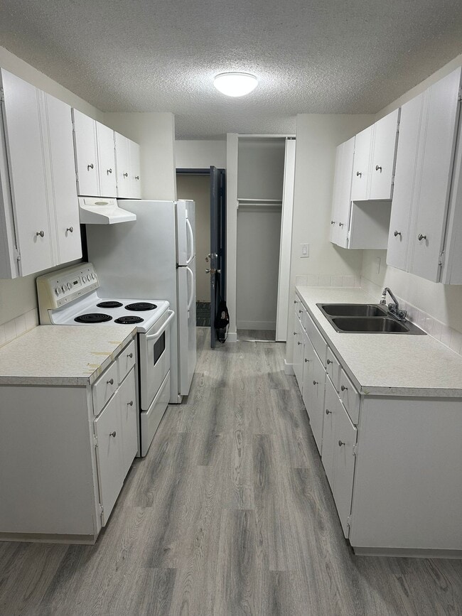 property at 4507-144 44 Ave