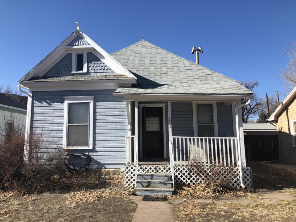 715 College Ave in Canon City, CO - Foto de edificio