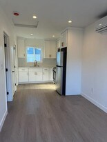 10435 1/2 Somerset Blvd in Bellflower, CA - Building Photo