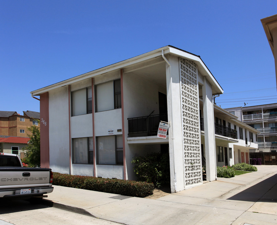 366 Redondo Ave in Long Beach, CA - Foto de edificio