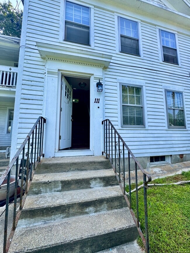 111 Rockwell St in Winchester, CT - Building Photo - Building Photo