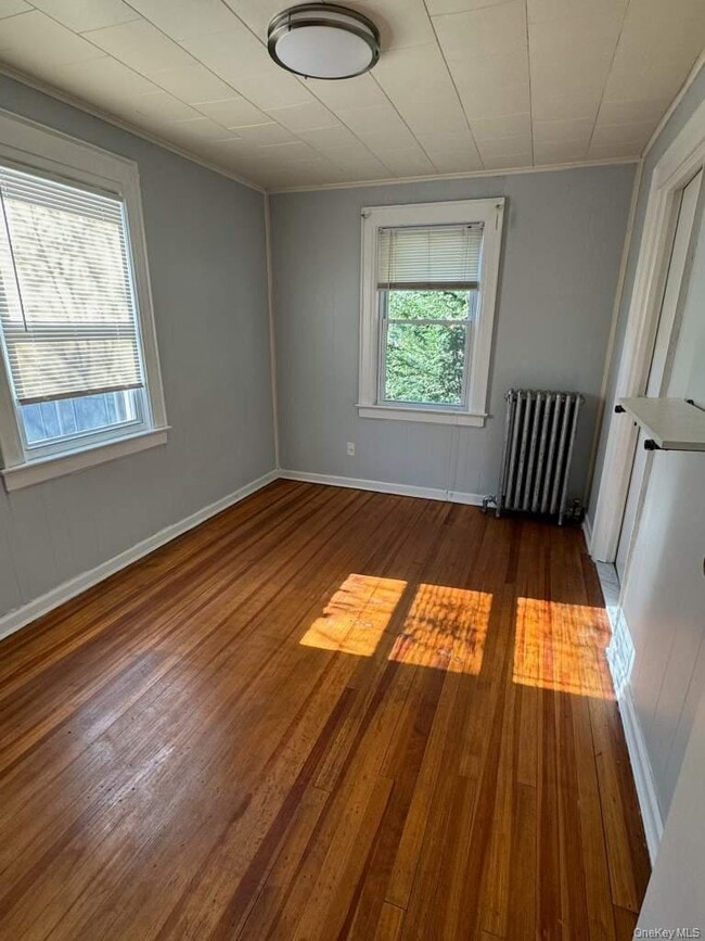 12 Forest Row in Great Neck, NY - Building Photo - Building Photo
