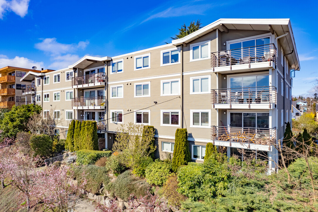 Mariner Apartments in Seattle, WA - Foto de edificio