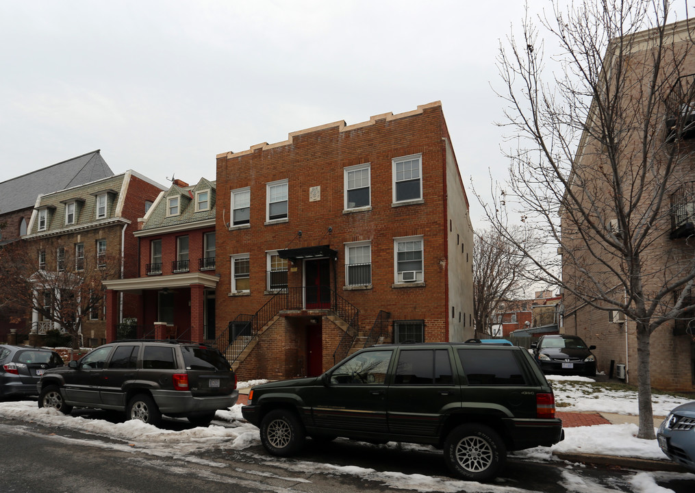 226 C St NE in Washington, DC - Building Photo