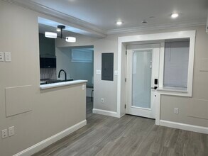 1110 4th St NE, Unit B in Washington, DC - Foto de edificio - Building Photo
