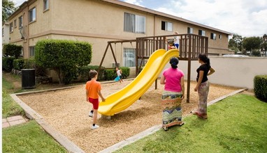 Courtyard Apartments in Orange, CA - Building Photo - Building Photo