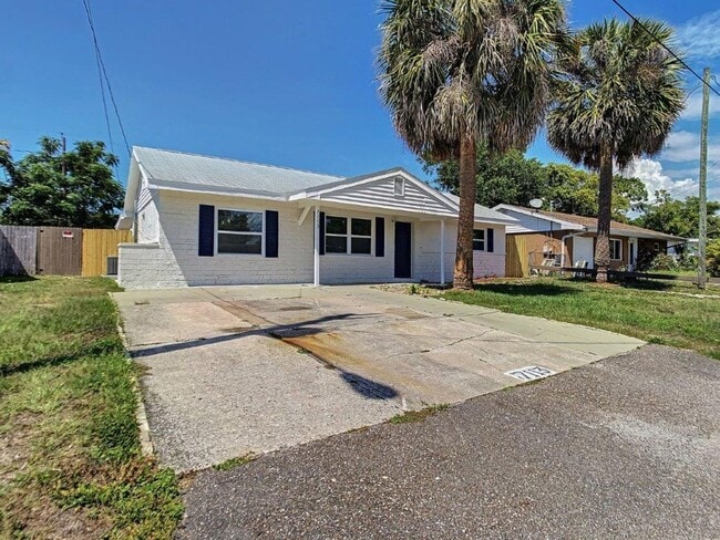 7113 Abigail Dr in Port Richey, FL - Building Photo - Building Photo