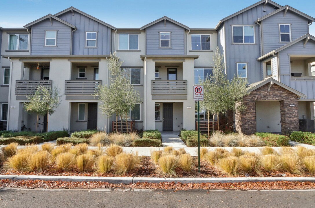239 North N Street in Livermore, CA - Building Photo