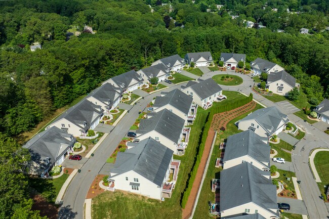 Meadowbrook Heights Condominiums in Franklin, MA - Building Photo - Building Photo