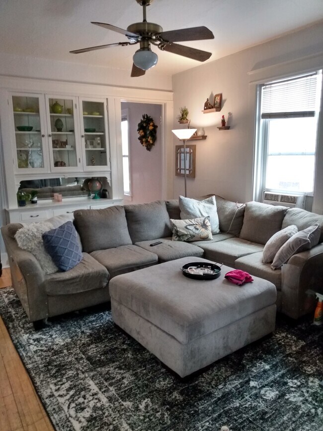 2948 N Newhall St, Unit Lower in Milwaukee, WI - Building Photo - Building Photo