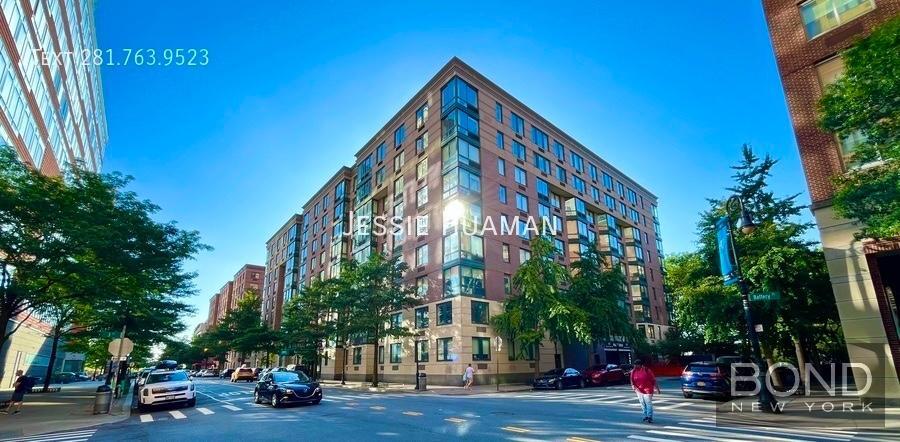 70 Battery Pl in New York, NY - Building Photo
