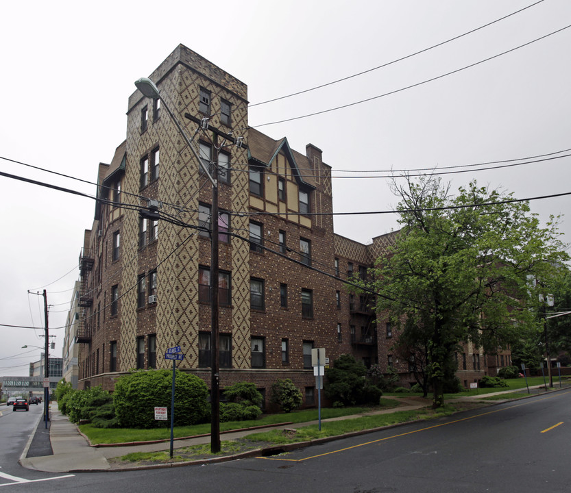 Sheldon Arms in Hackensack, NJ - Building Photo