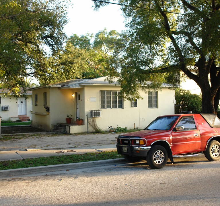 55-61 NE 59th St in Miami, FL - Building Photo