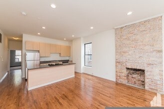 2833 W Medill Ave, Unit #  01 in Chicago, IL - Foto de edificio - Building Photo