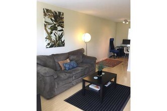 300 Crockett St, Unit 329 in Austin, TX - Building Photo - Building Photo