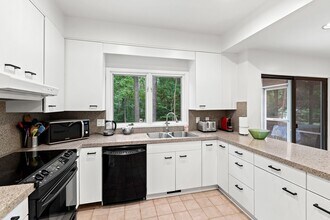 129 Ironwoods Dr in Chapel Hill, NC - Building Photo - Building Photo