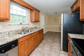 685 Nassau St in Forest Park, GA - Foto de edificio - Building Photo