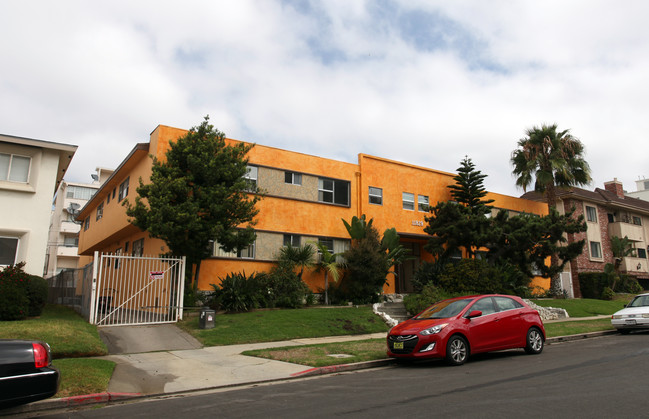 11829 Kiowa Ave in Los Angeles, CA - Foto de edificio - Building Photo