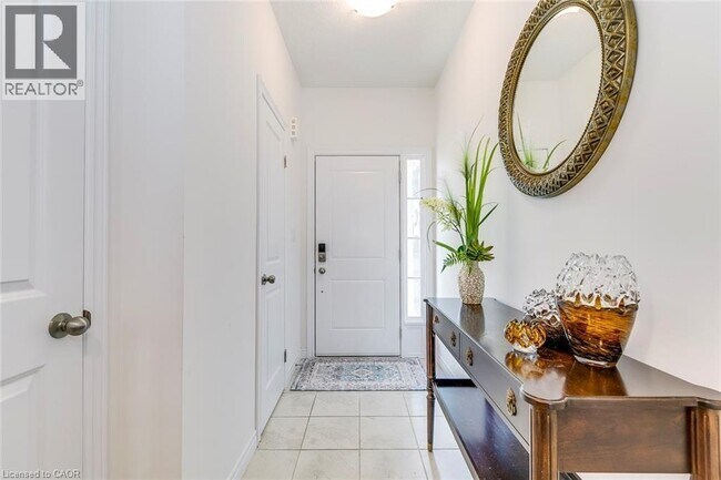 16 Dayman Dr in Hamilton, ON - Building Photo - Building Photo