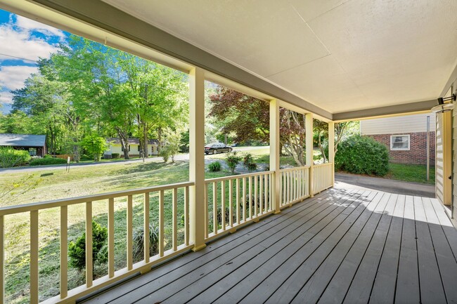 1005 Alexander Stewart Rd in Hillsborough, NC - Building Photo - Building Photo
